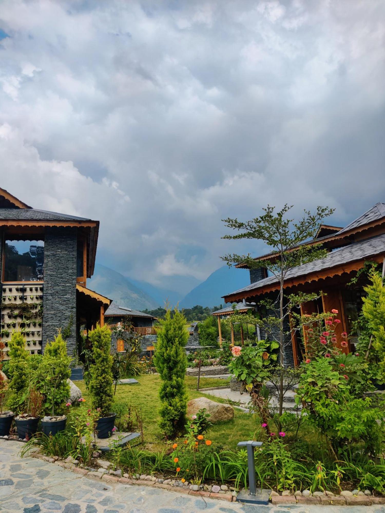 Osho Himalayas Wellness Resort Кангра Экстерьер фото