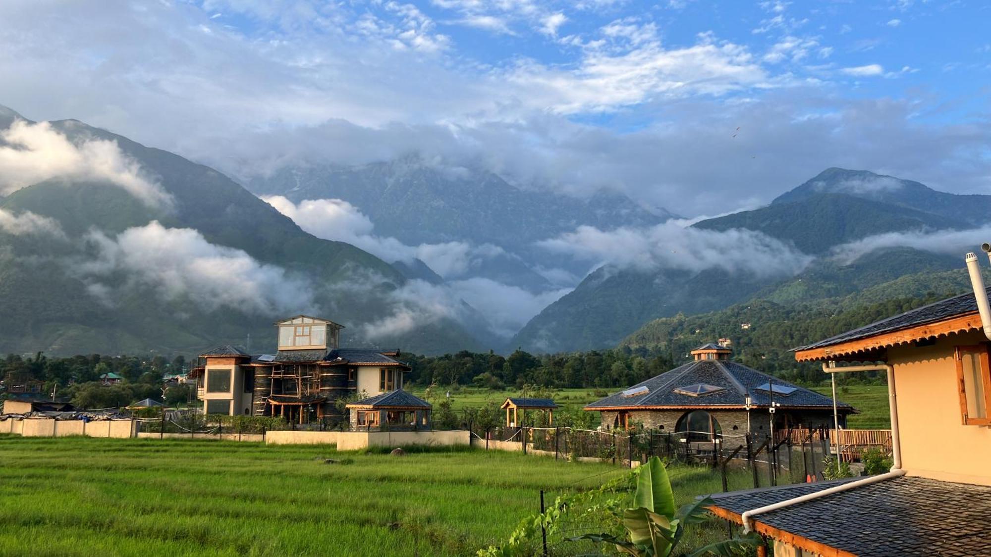 Osho Himalayas Wellness Resort Кангра Экстерьер фото