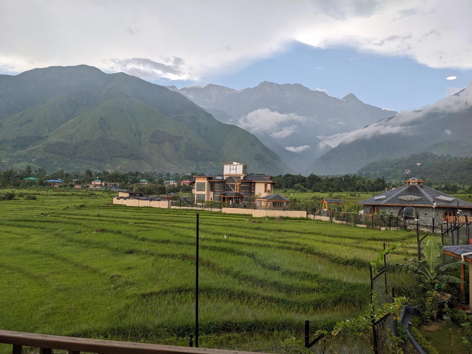 Osho Himalayas Wellness Resort Кангра Экстерьер фото
